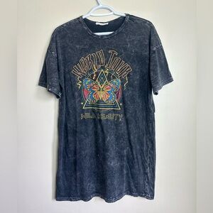 Caution to the wind Size M/L Wild Beauty Graphic T-Shirt - Black